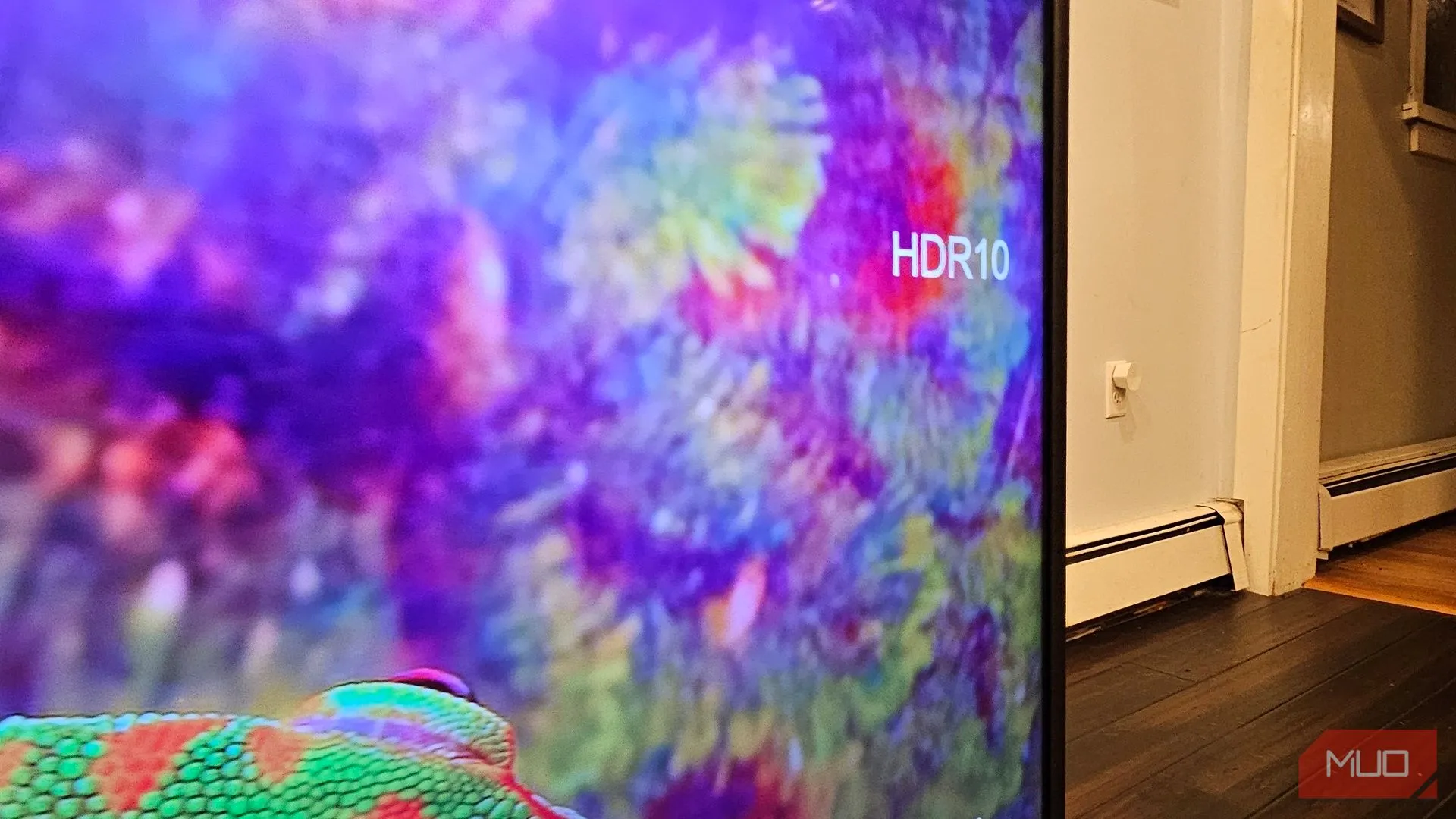 Logo HDR10 hiển thị trên màn hình Smart TV Vizio, biểu thị khả năng hỗ trợ công nghệ dải tương phản động cao