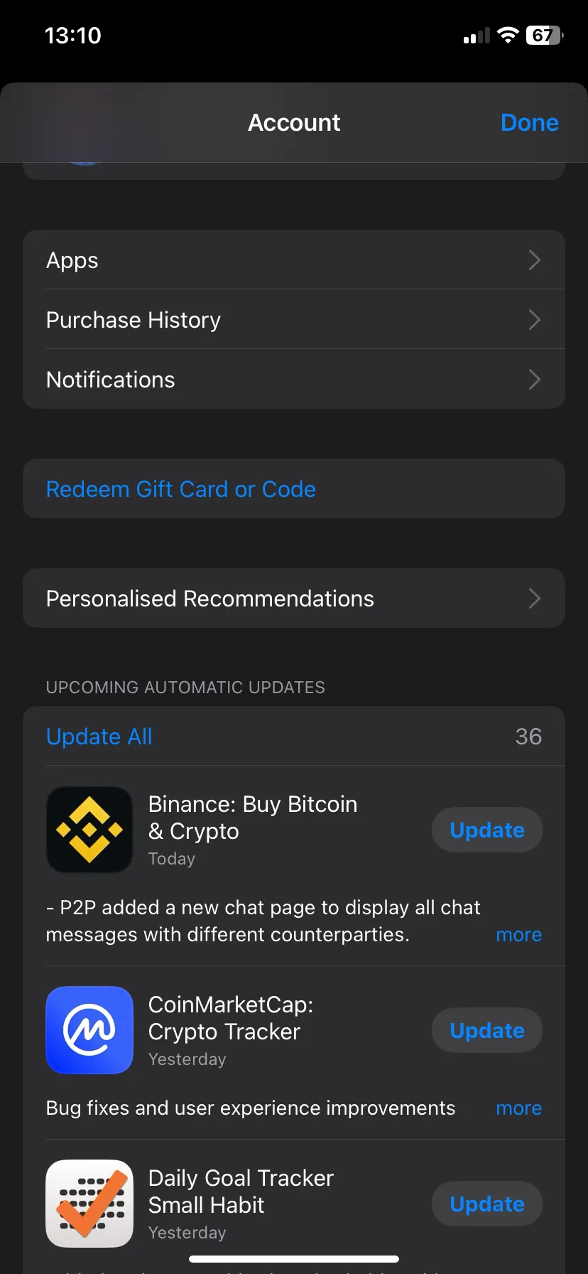Màn hình App Store trên iPhone hiển thị danh sách các ứng dụng có bản cập nhật đang chờ, giúp cải thiện hiệu suất điện thoại