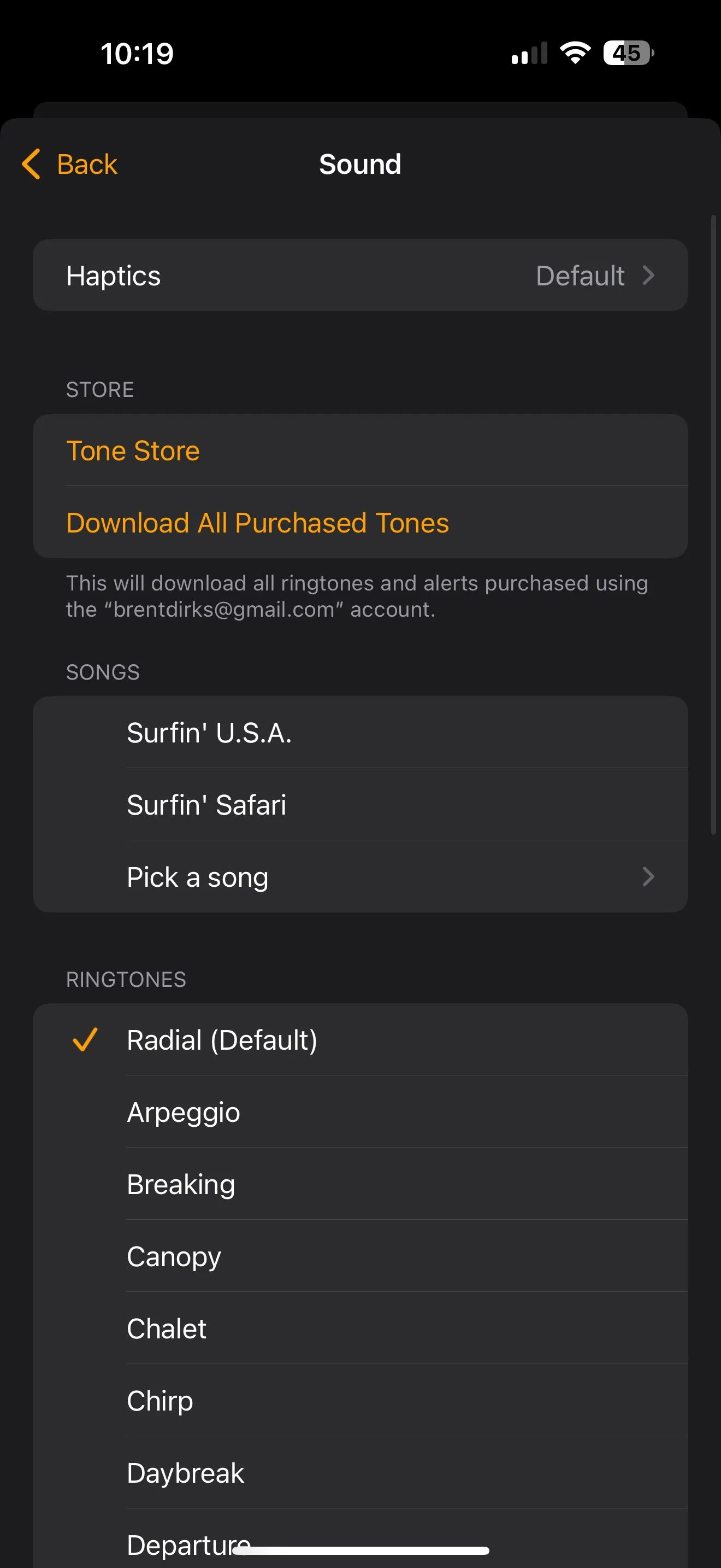 Màn hình cài đặt báo thức iPhone, mục chọn âm thanh và tùy chọn 'Chọn bài hát' từ Apple Music.
