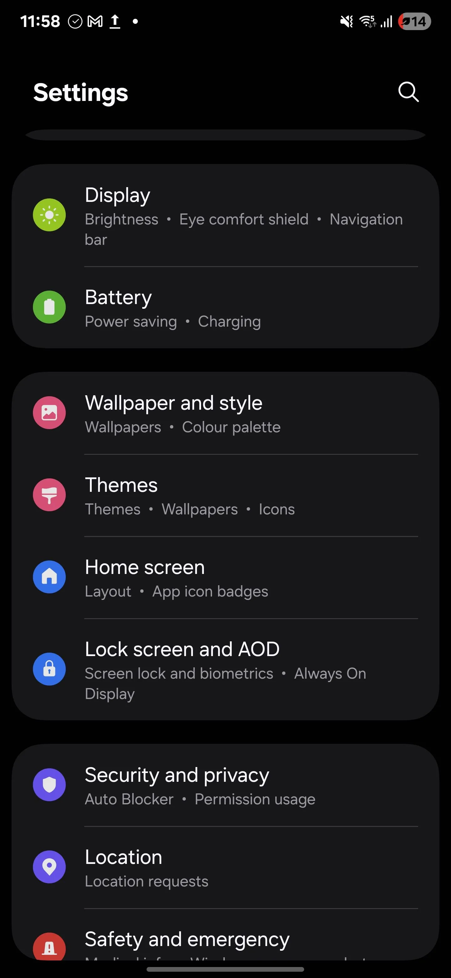 Màn hình chính của menu &quot;Cài đặt&quot; trên điện thoại Samsung Galaxy S25 Ultra, hiển thị các tùy chọn quản lý hệ thống, bao gồm cài đặt pin để tối ưu hiệu suất và quyền riêng tư.