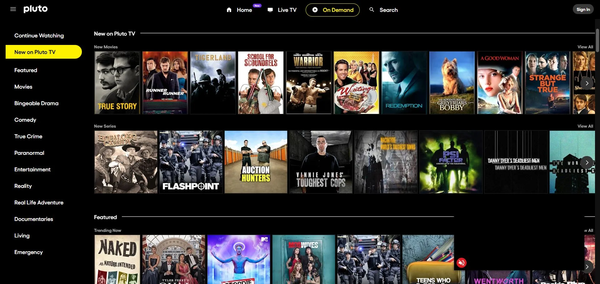Màn hình chính của Pluto TV hiển thị các kênh và chương trình có sẵn