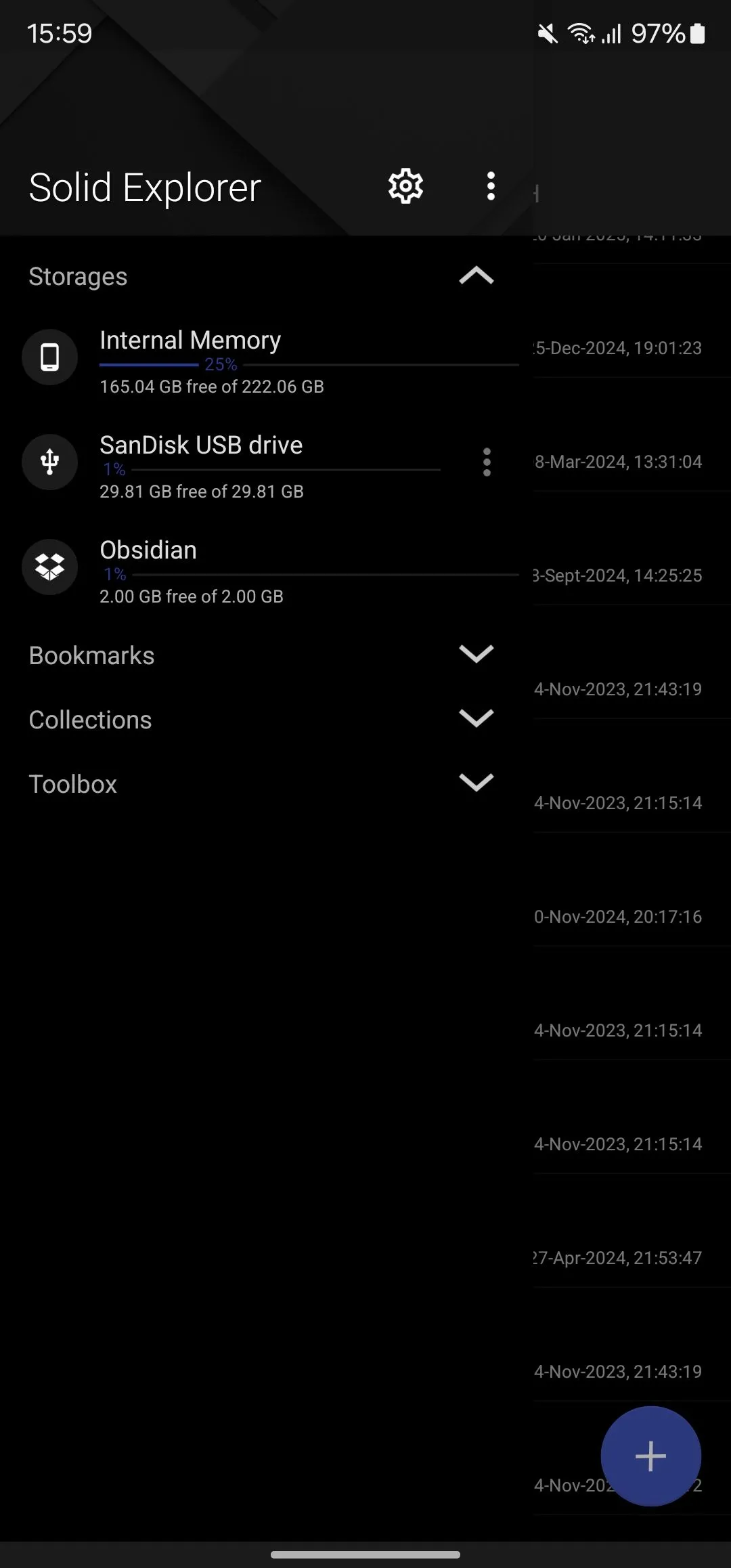 Màn hình chính của Solid Explorer, hiển thị phần lưu trữ (Storages) trong thanh điều hướng bên trái.