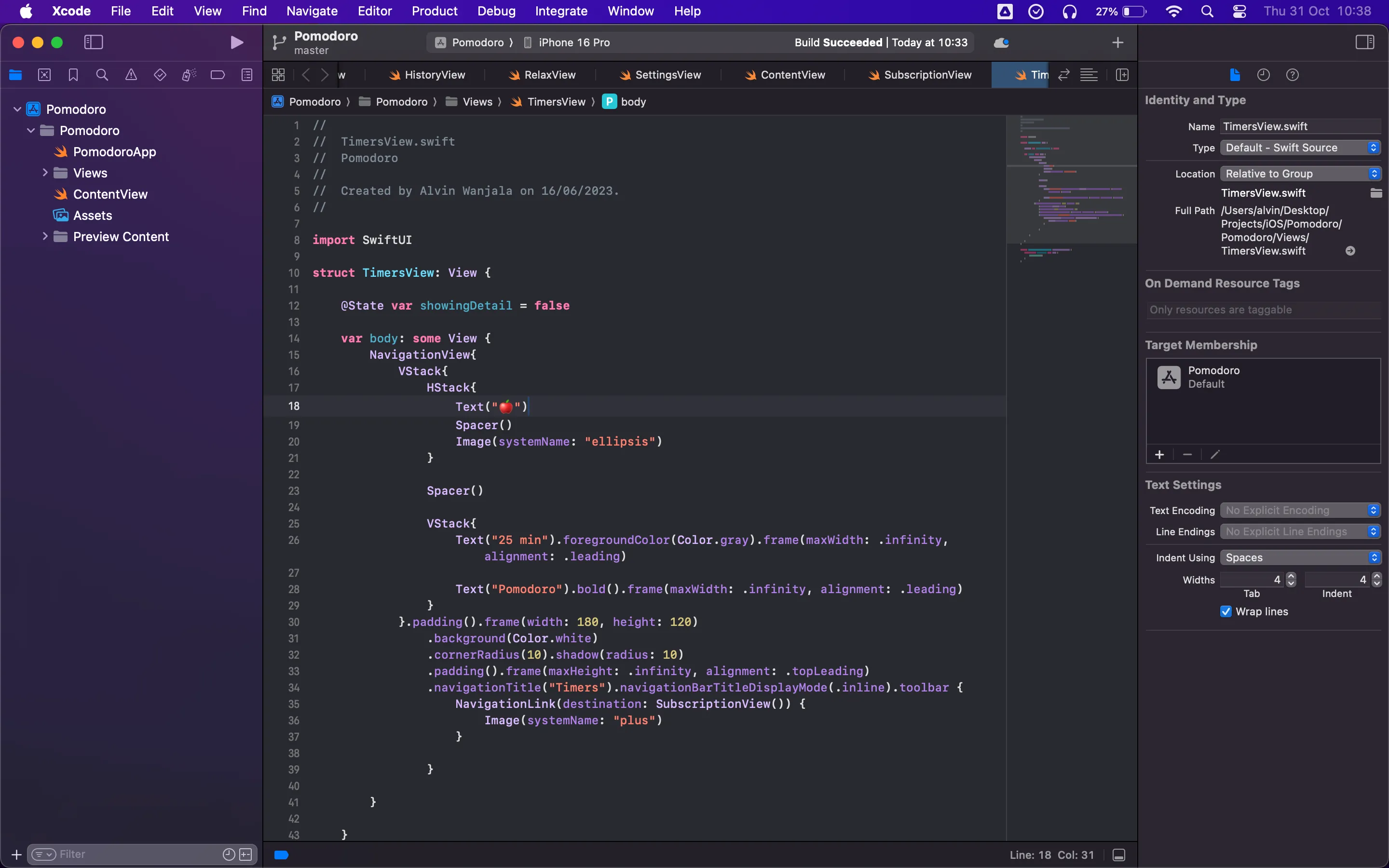 Màn hình máy Mac hiển thị môi trường phát triển tích hợp Xcode, với mã nguồn và công cụ lập trình ứng dụng iOS/macOS.
