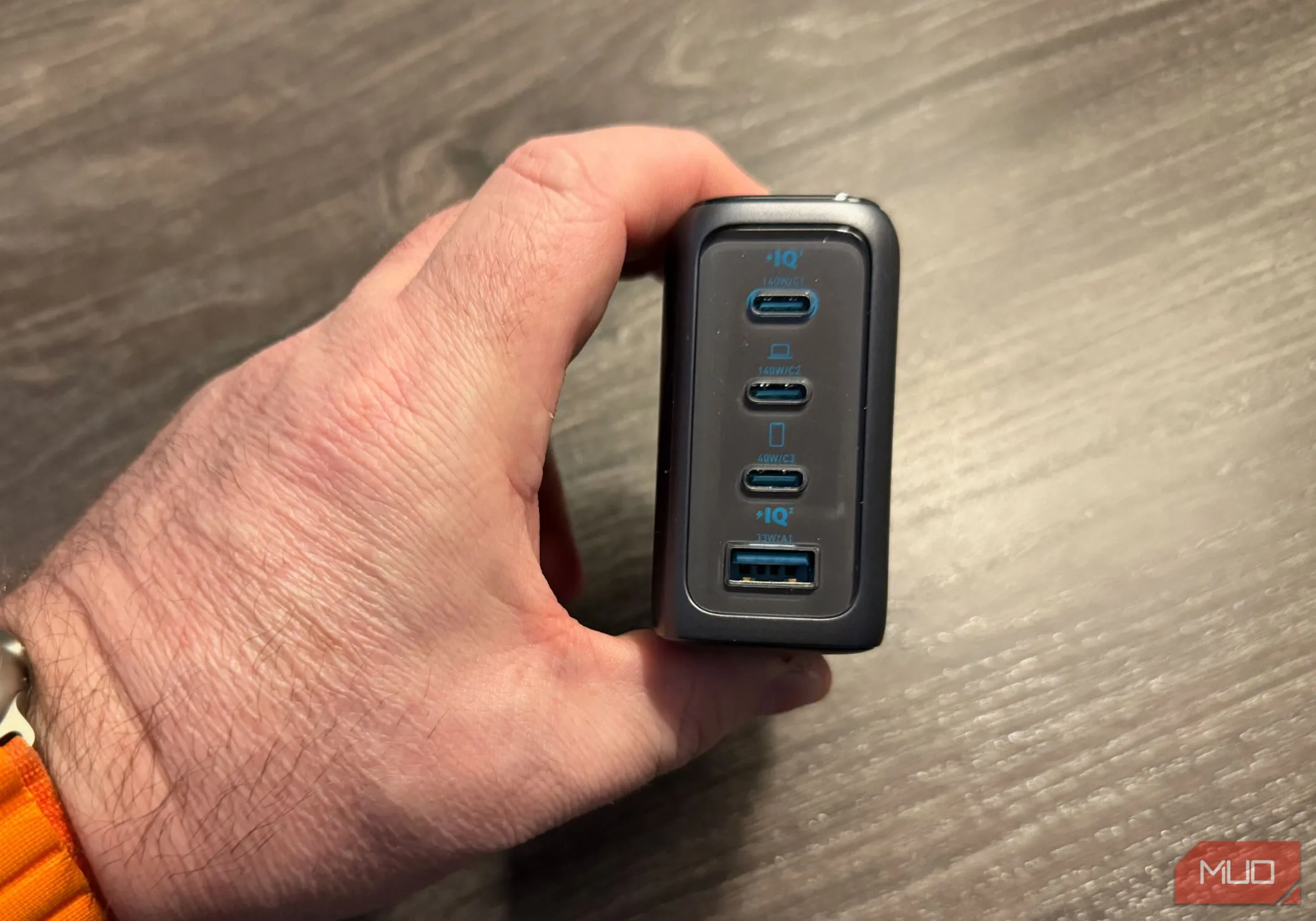 Mặt sau bộ sạc Anker 140W USB-C