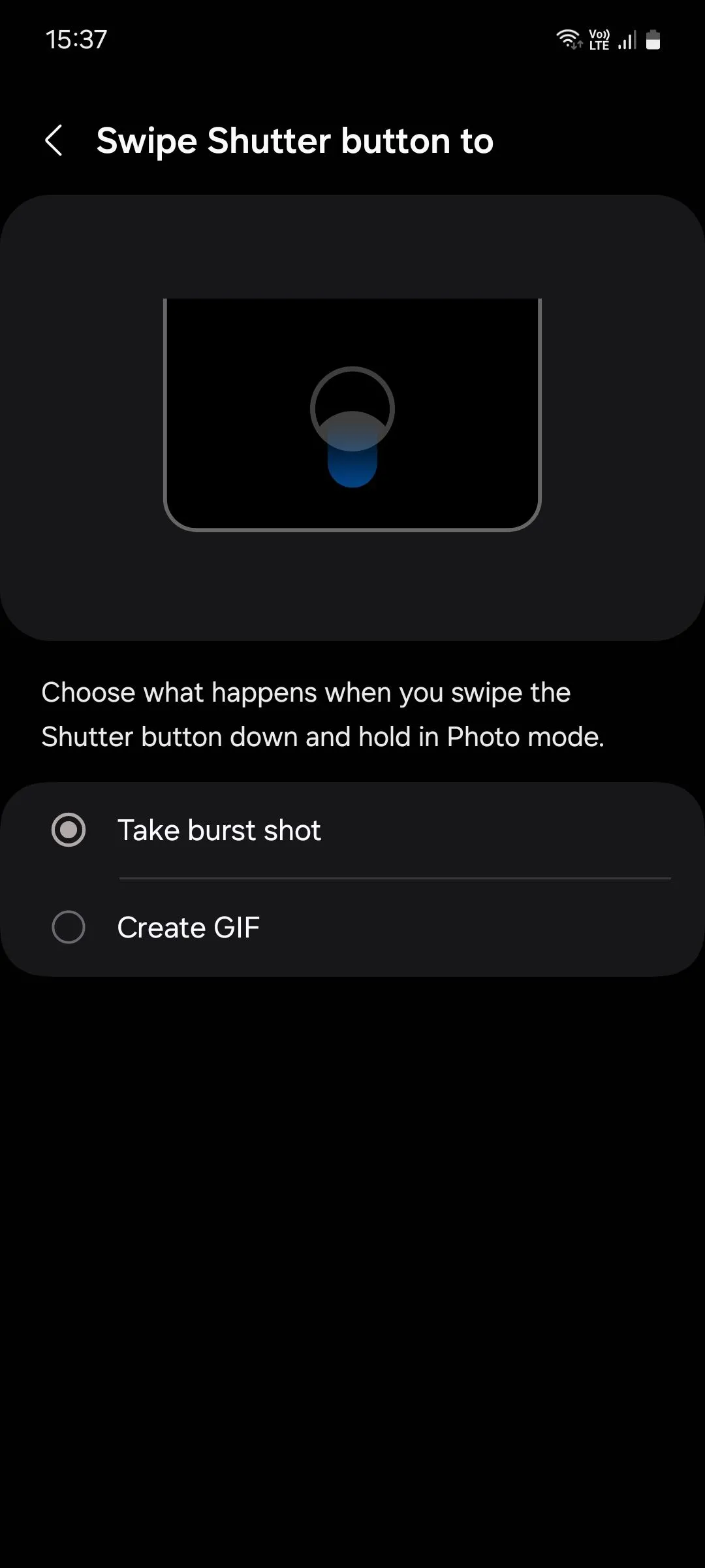 Menu cài đặt camera Samsung, hiển thị tùy chọn 'Vuốt nút chụp để' giúp kích hoạt chế độ chụp liên tục (Burst Shot).