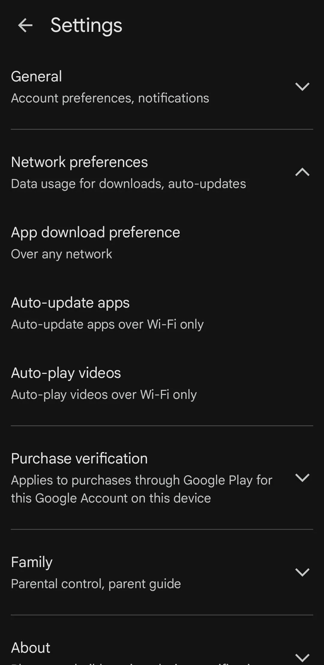 Menu cài đặt Google Play Store trên điện thoại Samsung hiển thị tùy chọn tự động cập nhật ứng dụng qua Wi-Fi