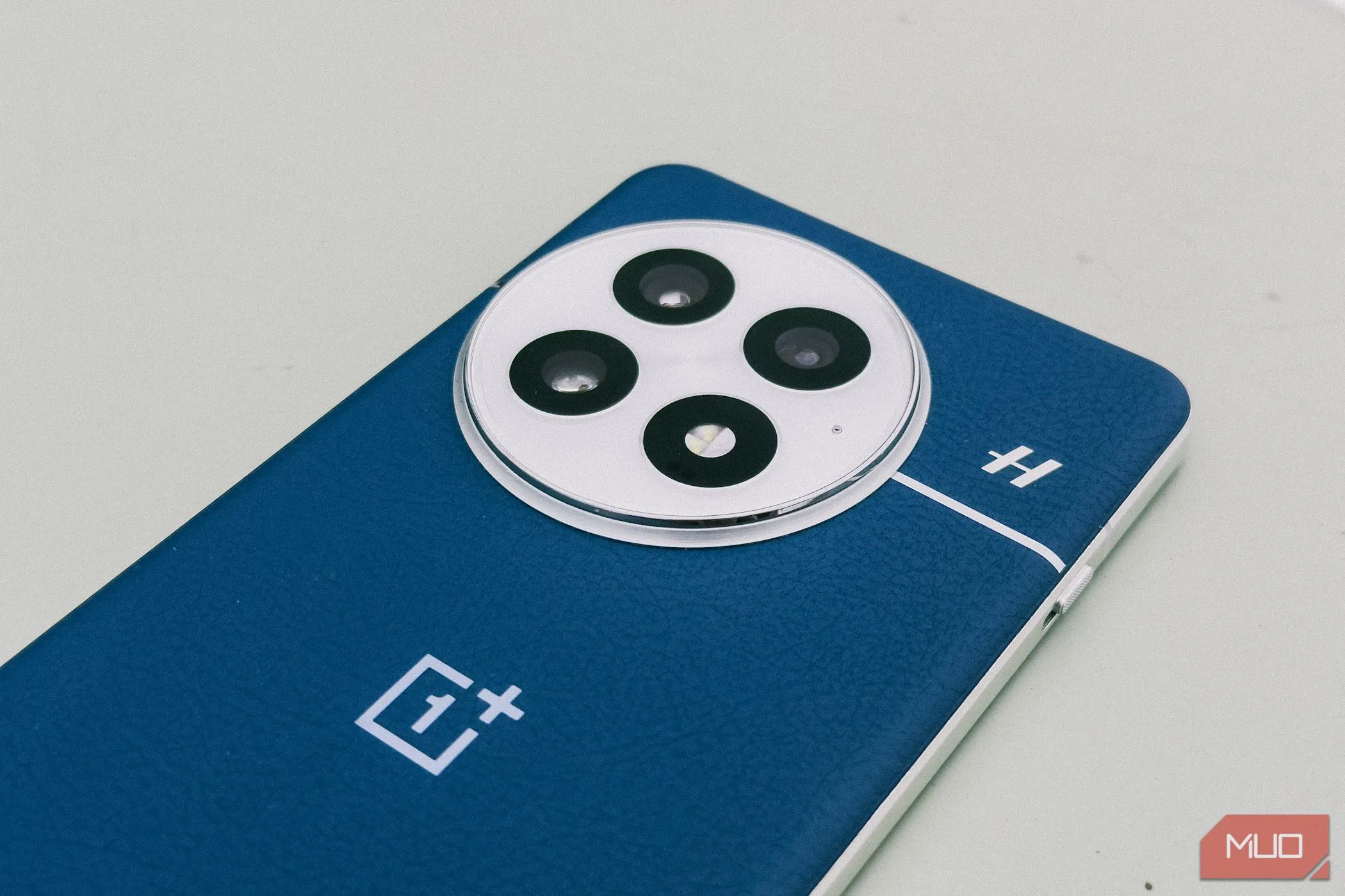 Mô-đun camera của OnePlus 13, thể hiện thiết kế cụm camera.