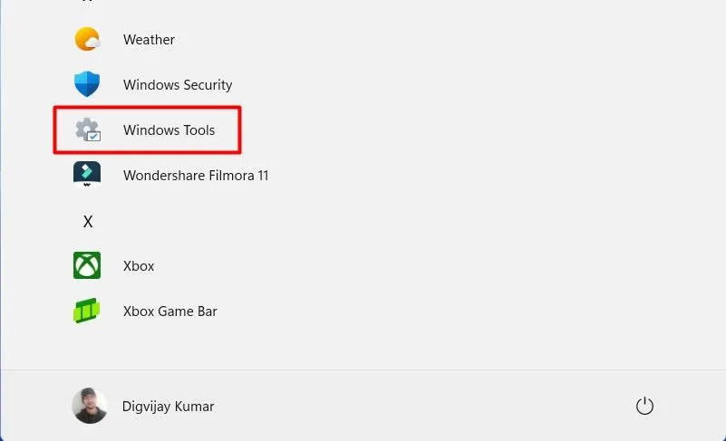 Mở thư mục Windows Tools trong Menu Start để truy cập Chính sách Bảo mật Cục bộ.