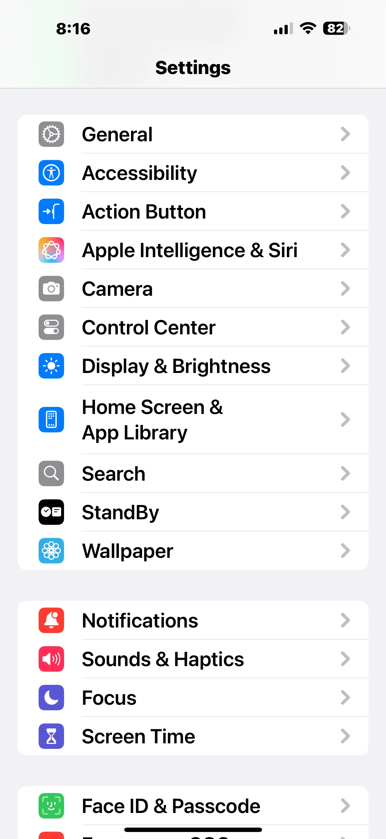 Mở ứng dụng Cài đặt trên iPhone và chọn mục &quot;Nút Tác Vụ&quot;