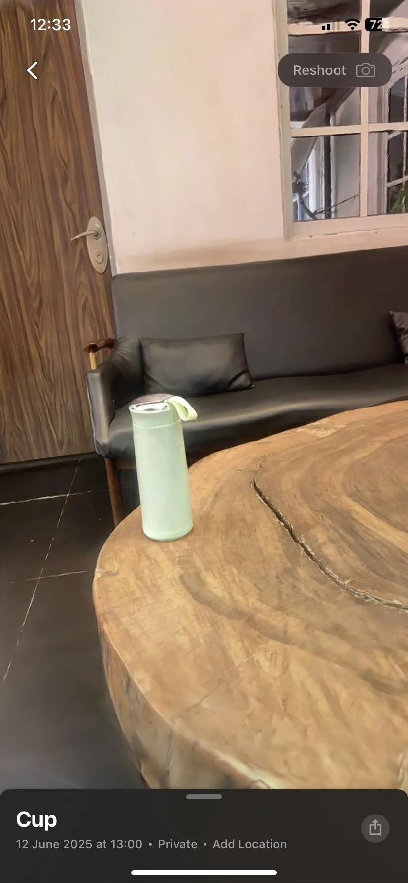Một góc nhìn khác của quá trình quét vật thể thực tế bằng ứng dụng di động Luma 3D, minh họa khả năng số hóa 3D từ camera điện thoại.