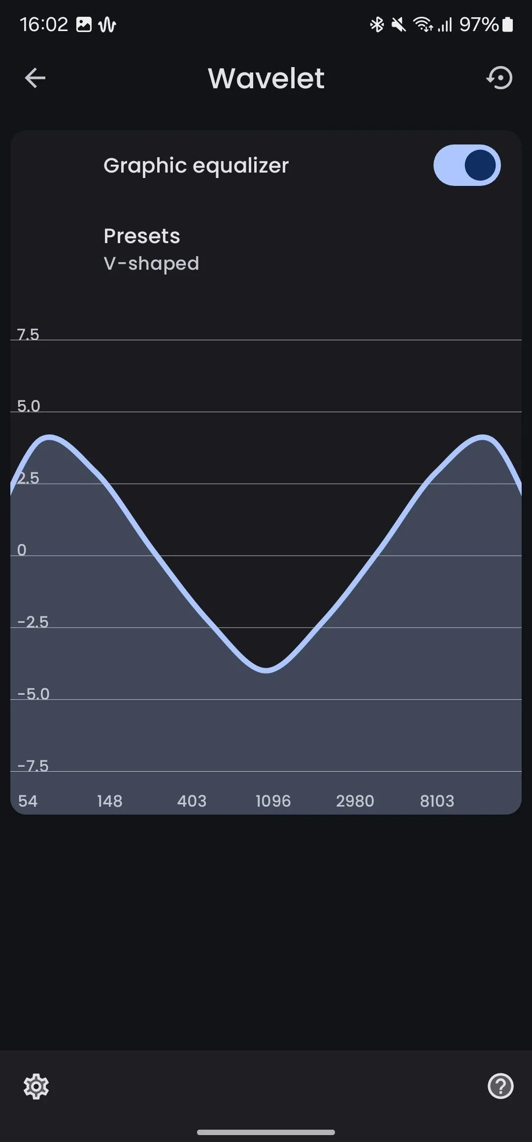 Sử dụng bộ cân bằng đồ họa (graphic equalizer) trong ứng dụng Wavelet để tùy chỉnh tần số âm thanh.
