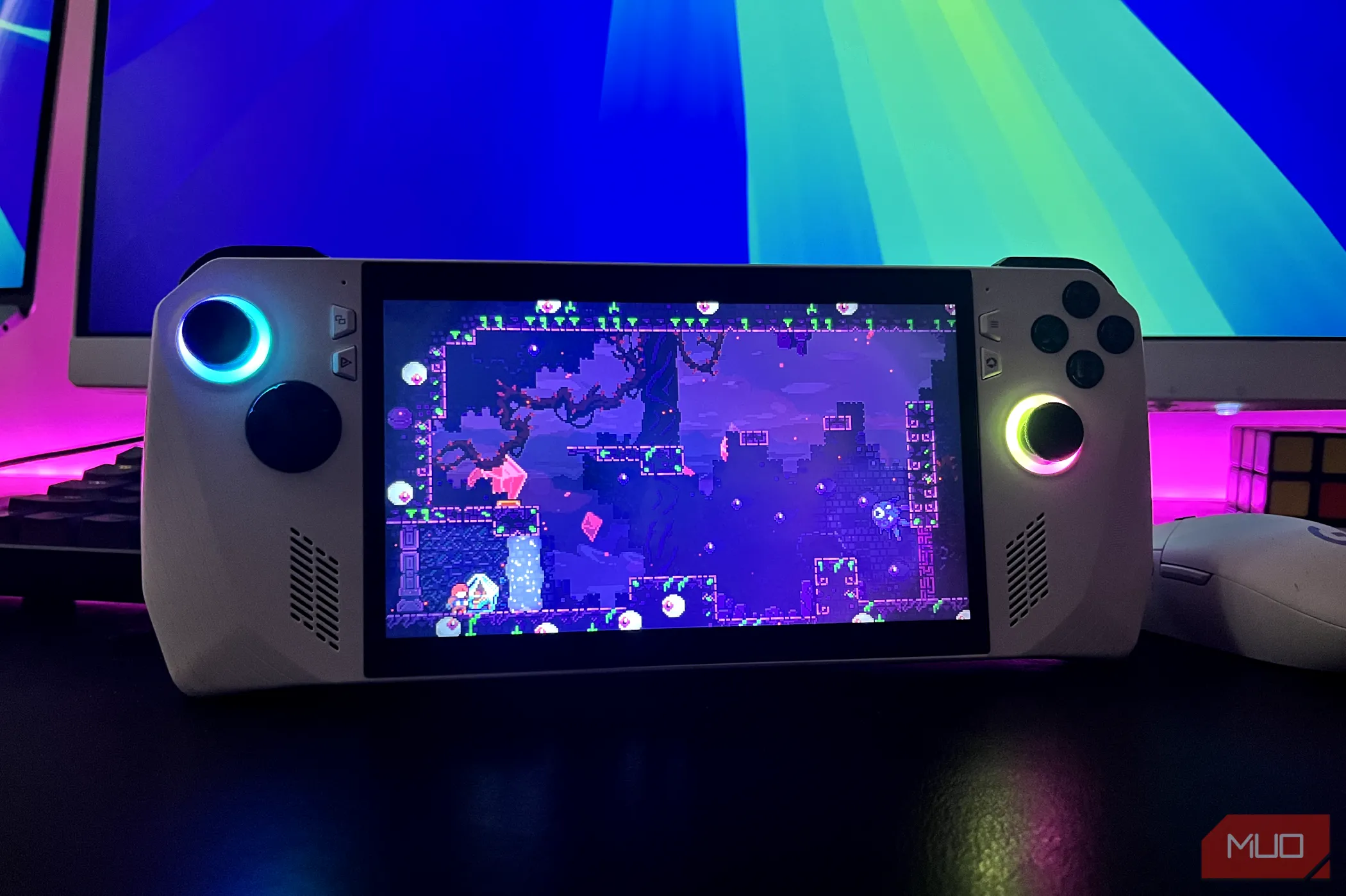 Thiết bị chơi game cầm tay ASUS ROG Ally, minh họa cho nhu cầu hỗ trợ phần mềm tốt hơn từ Windows