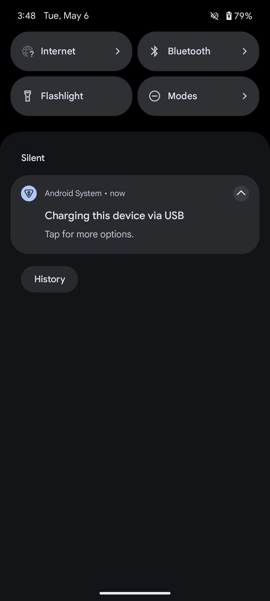Thông báo sạc thiết bị qua USB trên điện thoại Pixel.