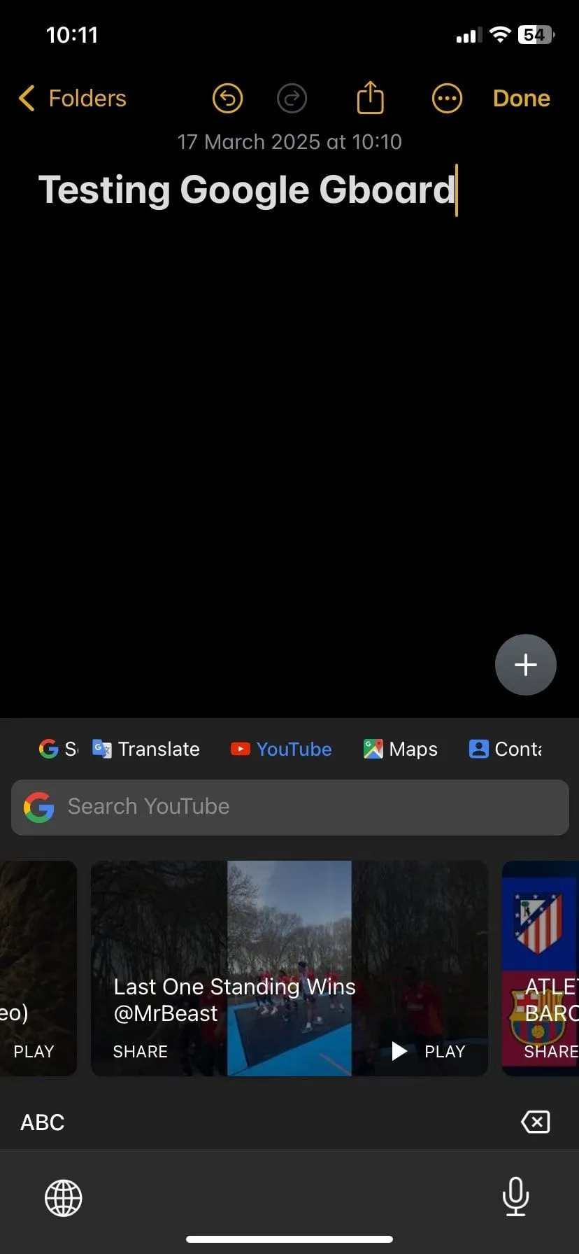 Tiện ích mở rộng YouTube trên Gboard hiển thị các video gợi ý, minh họa khả năng đa nhiệm của bàn phím.
