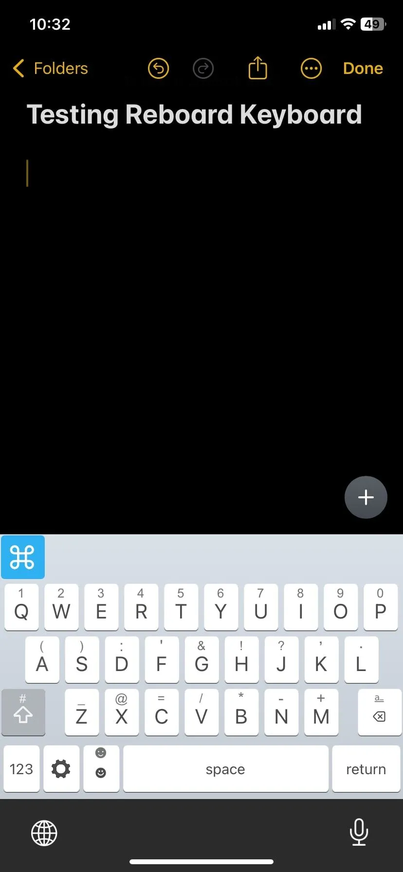 Trải nghiệm gõ phím với bàn phím ReBoard trên ứng dụng Ghi chú của iPhone, thể hiện giao diện người dùng.