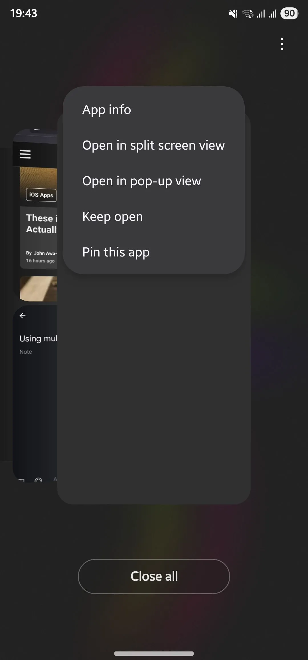 Truy cập các tùy chọn đa nhiệm cho một ứng dụng trong menu Recents trên điện thoại Samsung.