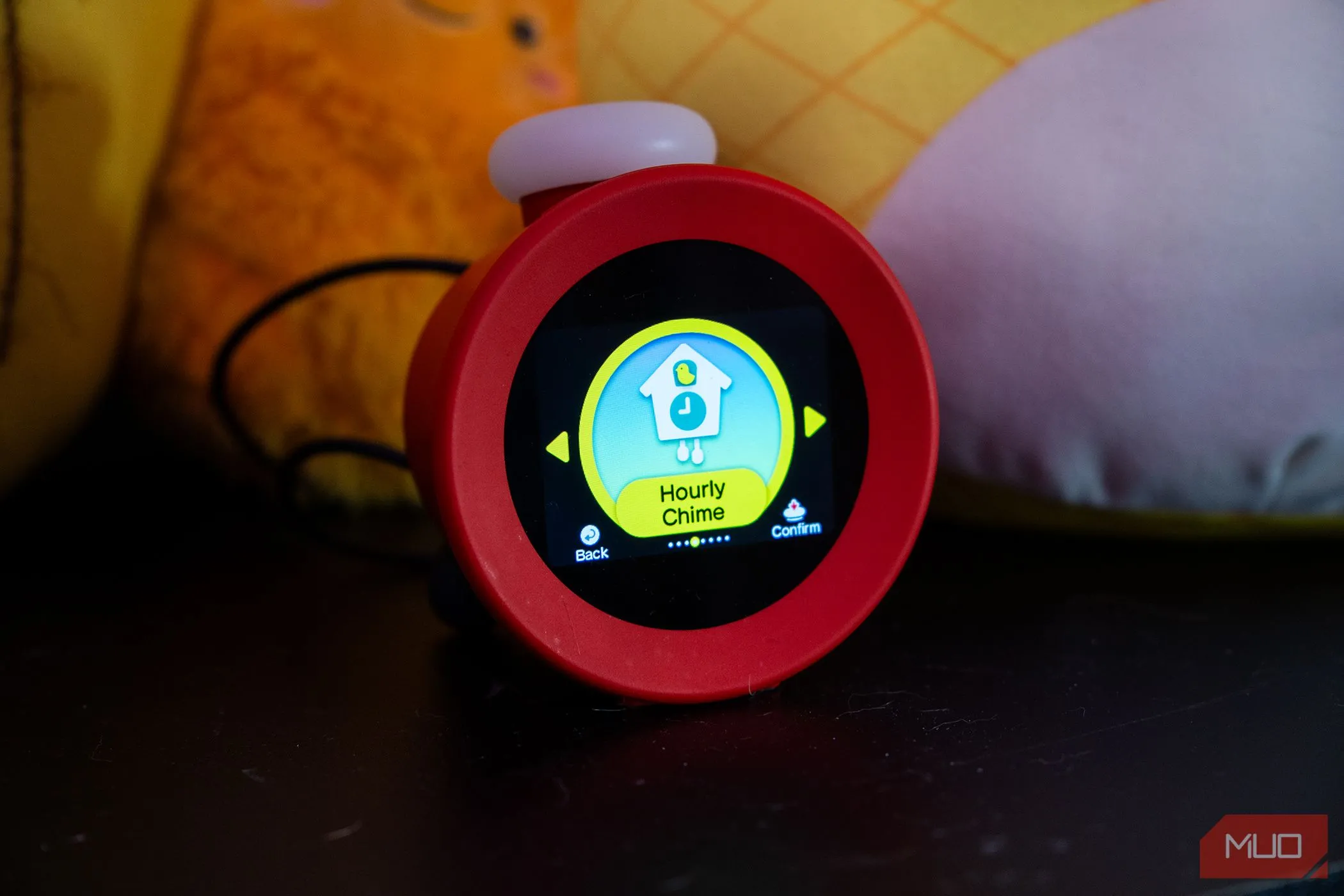 Tùy chọn bật/tắt tính năng báo giờ theo giờ trên đồng hồ Nintendo Alarmo