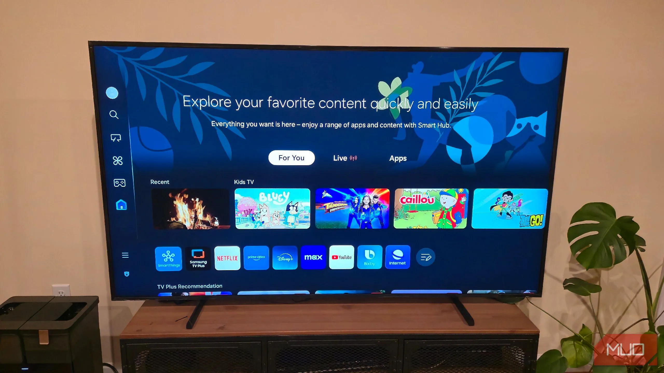 TV Samsung The Frame hiển thị giao diện One UI đồng bộ với các thiết bị Galaxy khác