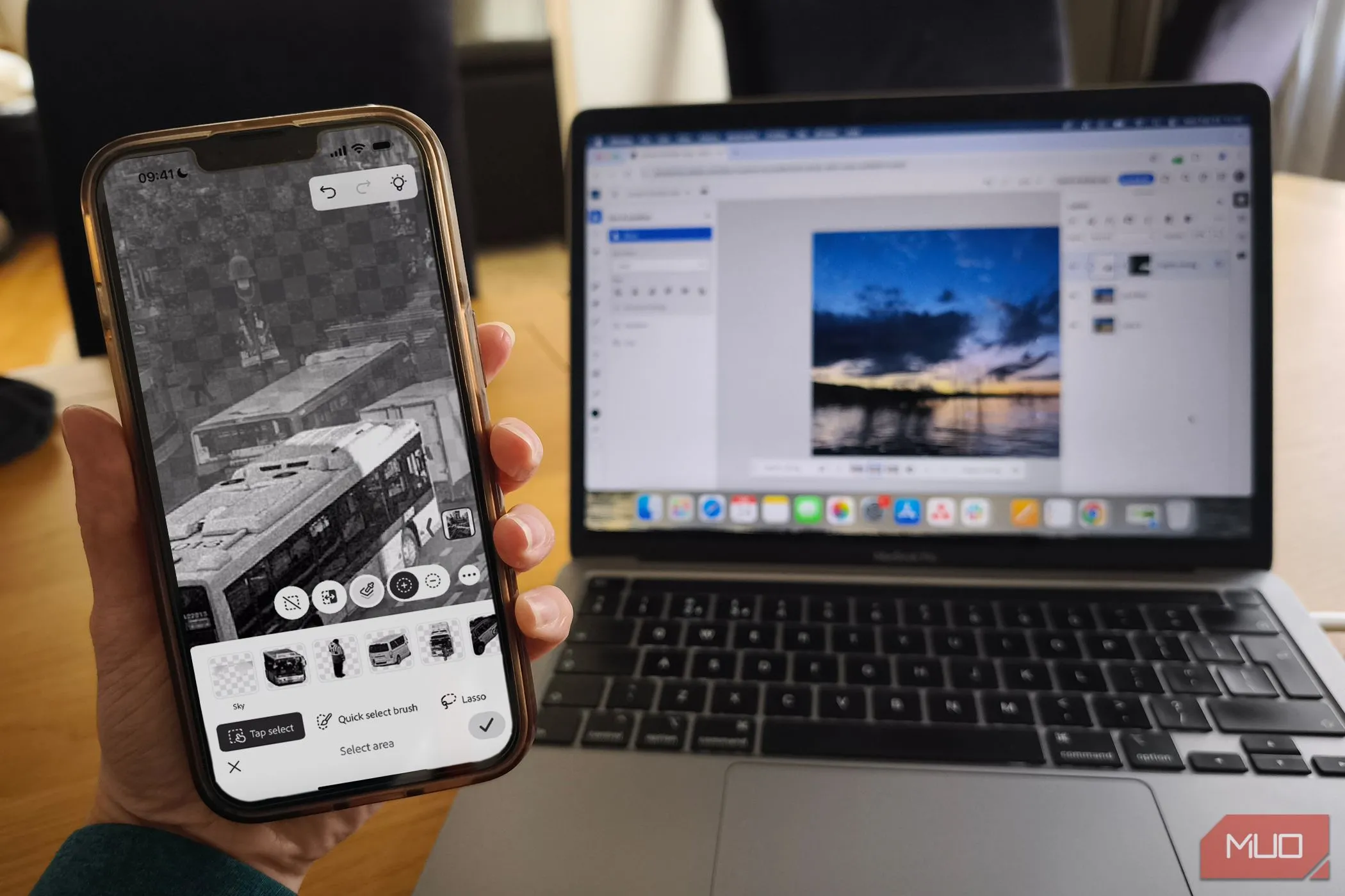 Ứng dụng di động và ứng dụng web Photoshop trên MacBook