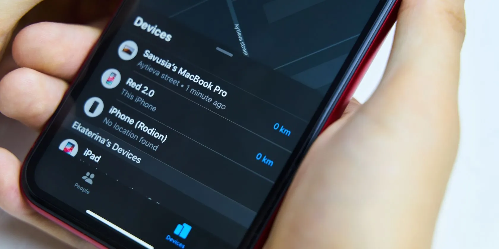 Ứng dụng Find My trên iPhone hiển thị vị trí thiết bị ngoại tuyến và tính năng tìm kiếm chính xác