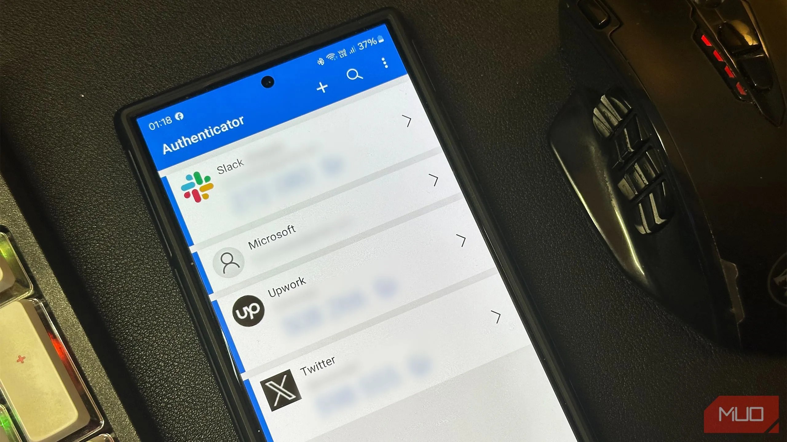 Ứng dụng Microsoft Authenticator hiển thị trên điện thoại Samsung Galaxy S24 Ultra, minh họa việc bảo mật tài khoản.