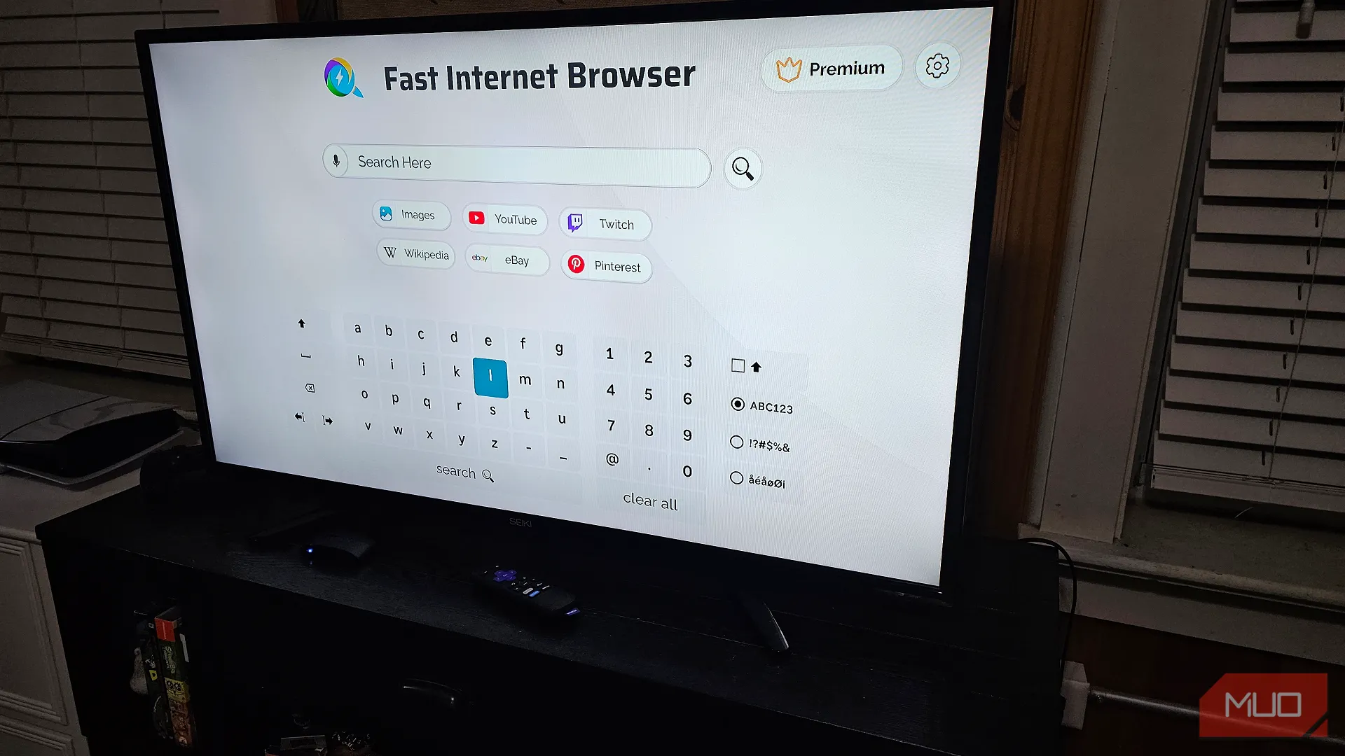 Ứng dụng trình duyệt Fast Internet Browser được mở trên smart TV sử dụng thiết bị Roku