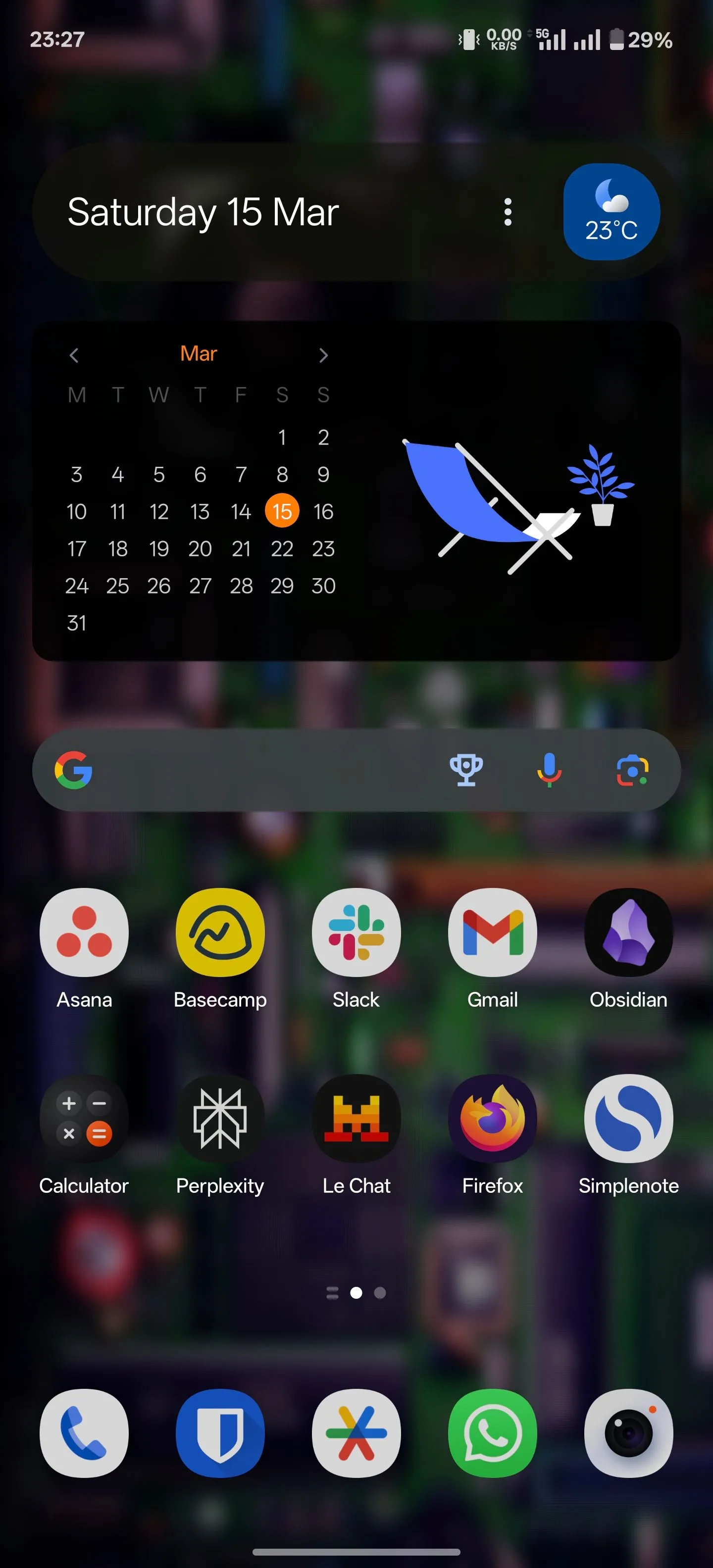 Widget Tìm kiếm Google trên màn hình chính Android với phím tắt &quot;Thể thao&quot; được thêm vào, minh họa khả năng truy cập nhanh các tính năng.